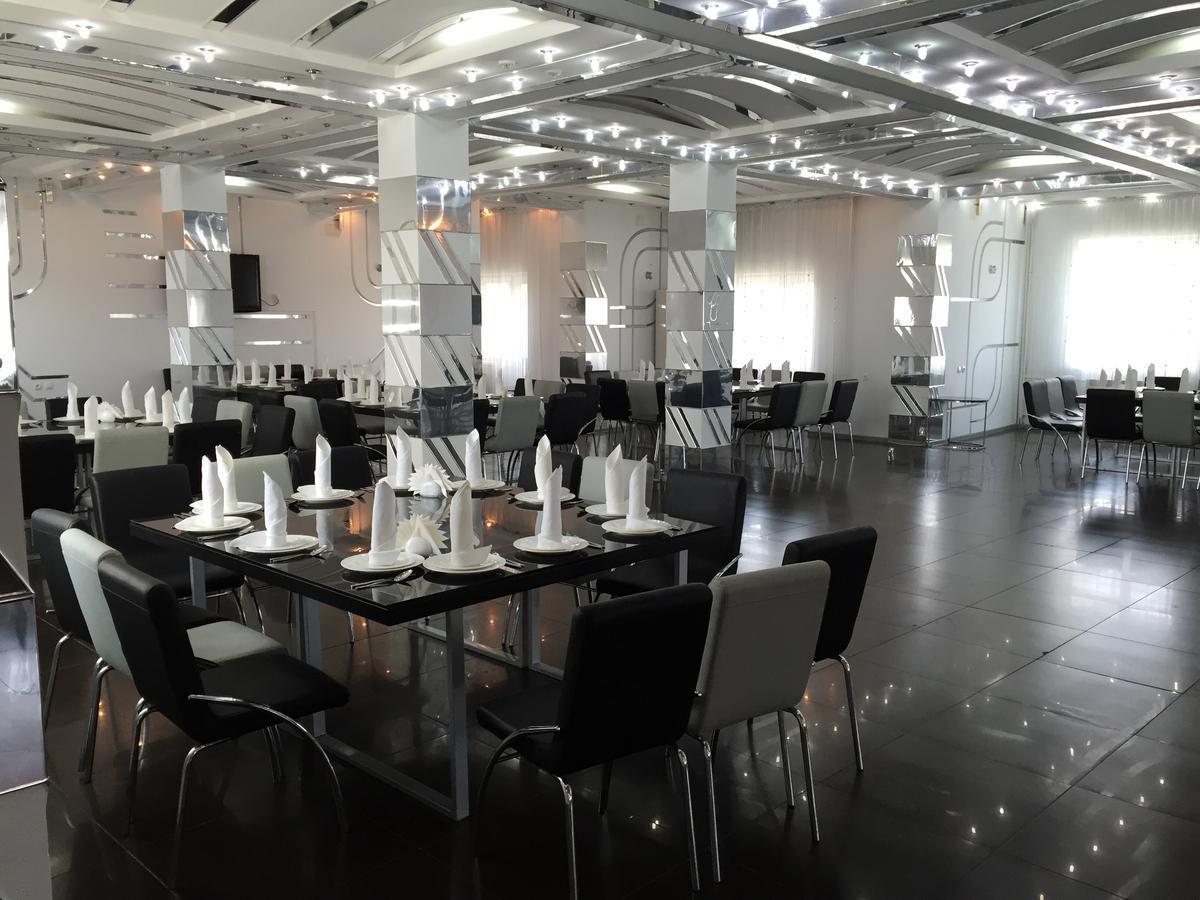 Hotel Ark Ms Тараз Екстериор снимка
