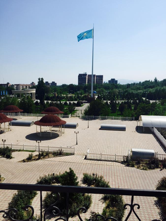 Hotel Ark Ms Тараз Екстериор снимка