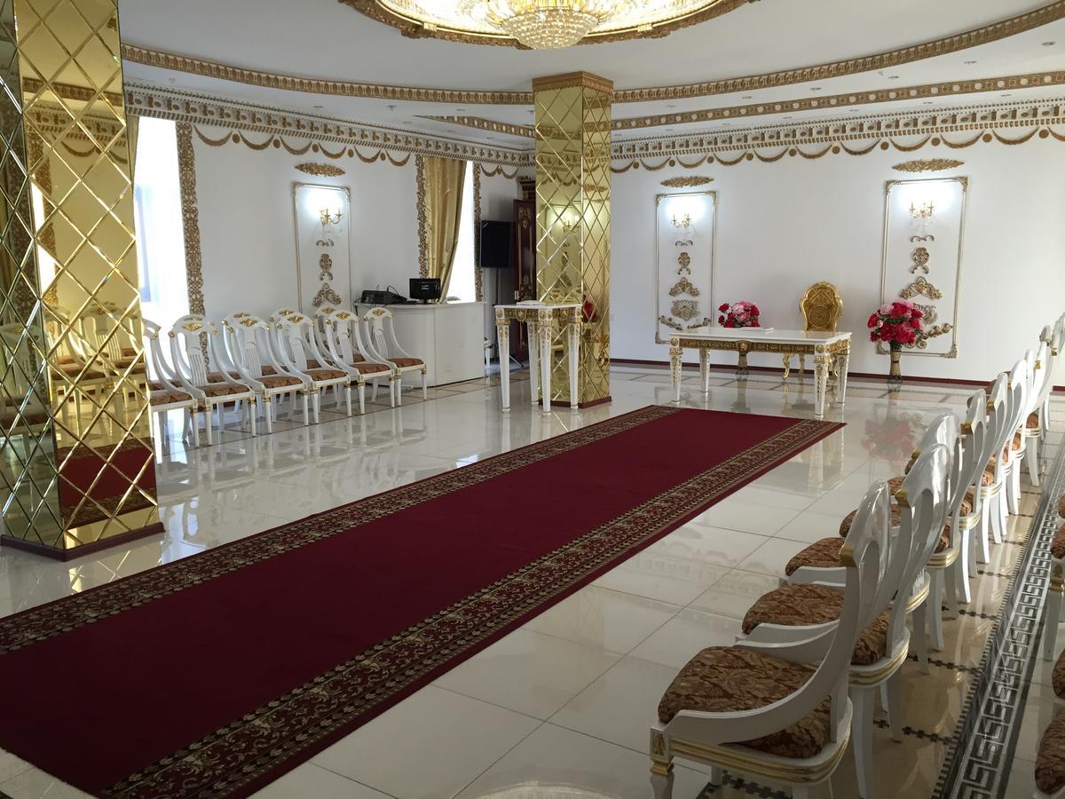 Hotel Ark Ms Тараз Екстериор снимка