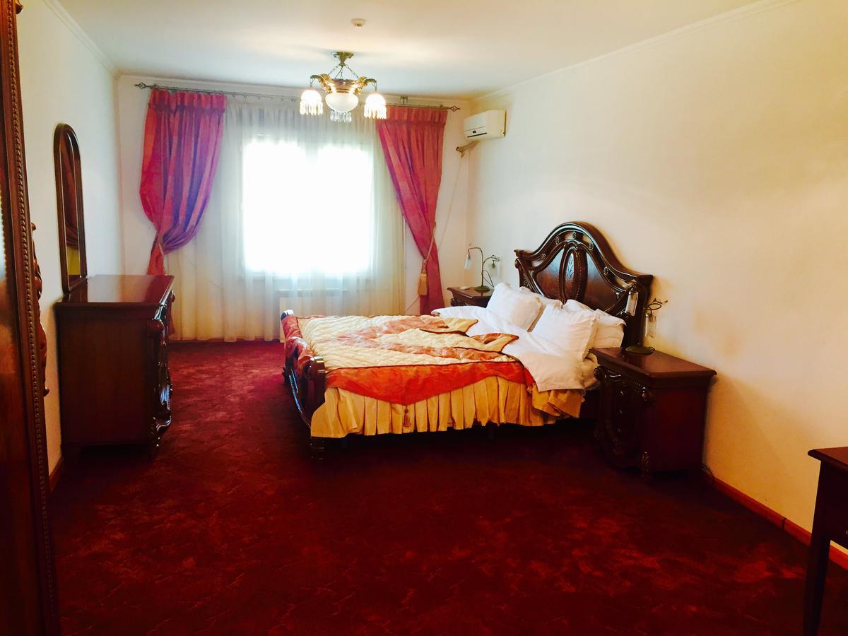 Hotel Ark Ms Тараз Екстериор снимка