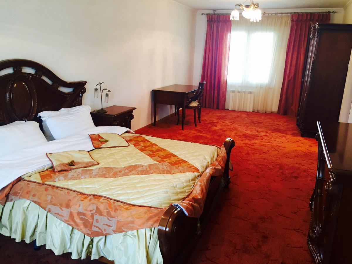 Hotel Ark Ms Тараз Екстериор снимка