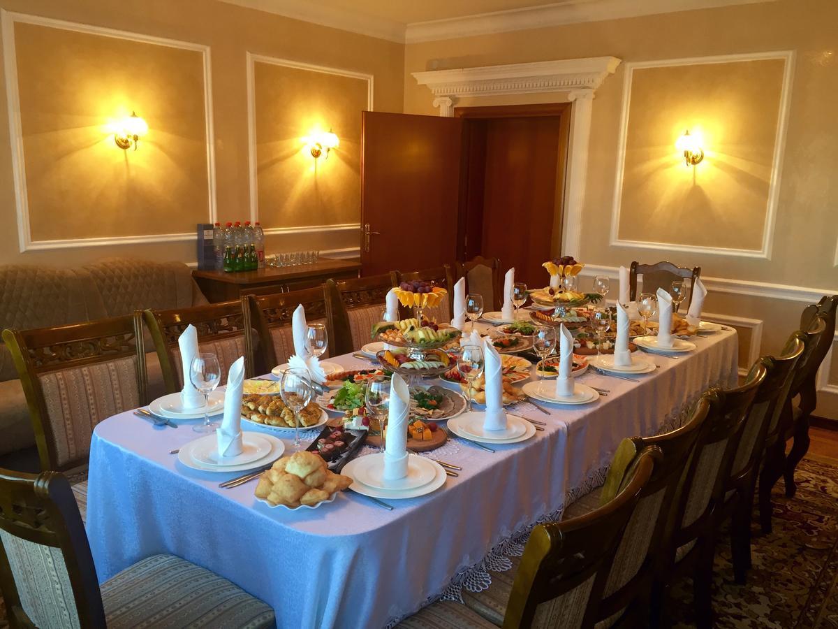 Hotel Ark Ms Тараз Екстериор снимка